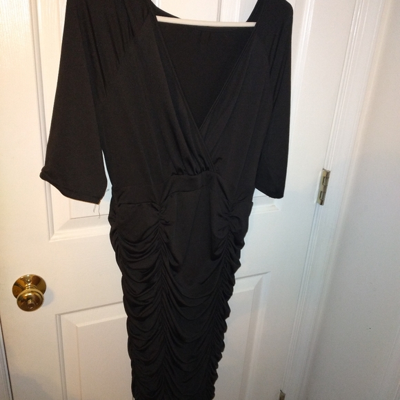 Slinky sexy little black dress - Picture 2 of 7